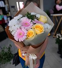 Букет цветов из:  Герберы, Розы и Хризантемы в Двуреченске
