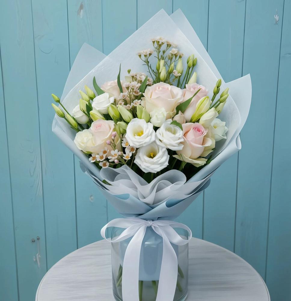 Букет цветов из: Розы и Лизиантусы в Двуреченске