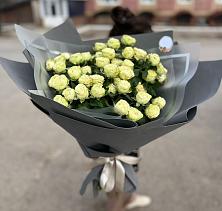 Букет Белые кустовые розы Солинеро в Двуреченске
