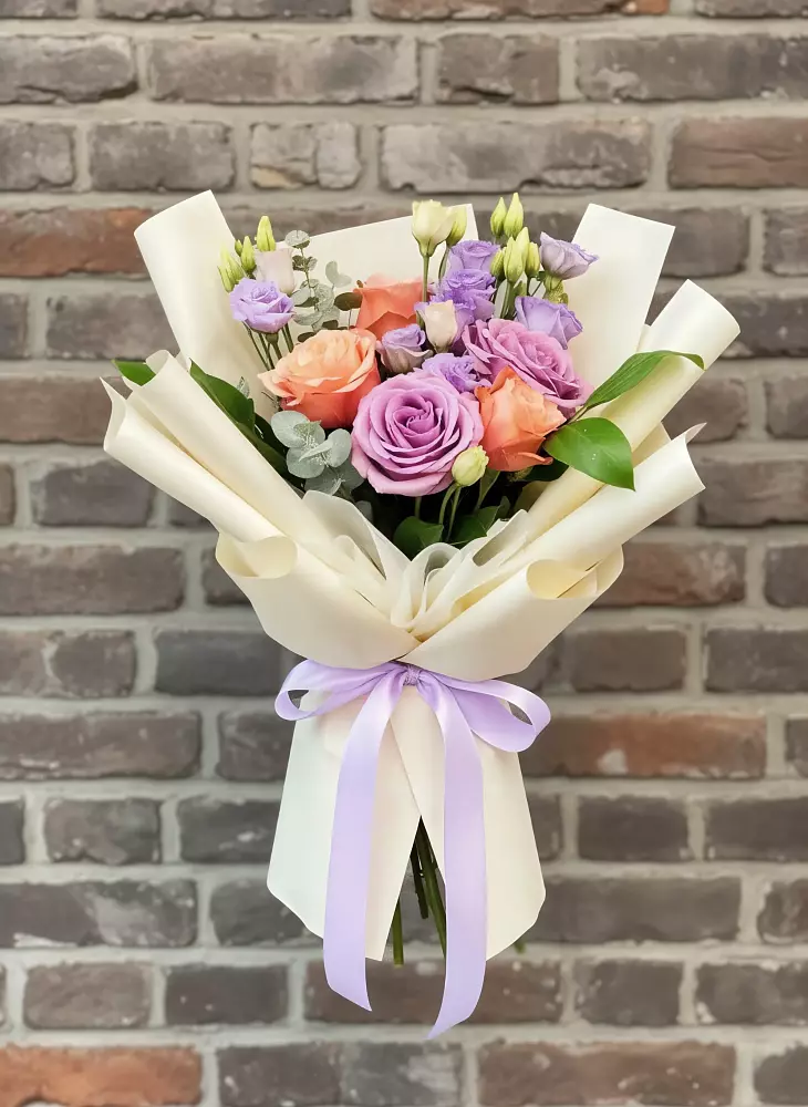 Букет цветов из: Лизиантусы и Розы в Двуреченске