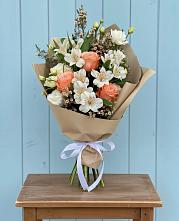 Букет цветов из:  Альстромерии, Лизиантусы, Розы и Хризантемы в Двуреченске