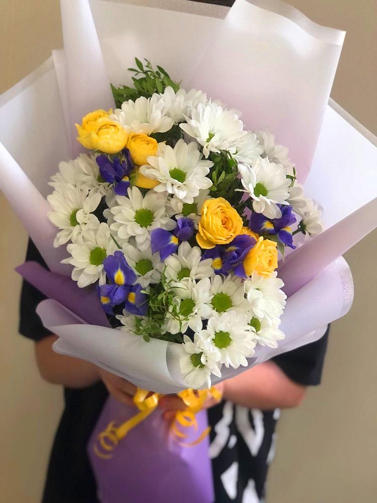 Букет цветов из: Ирисы, Хризантемы и Розы в Двуреченске