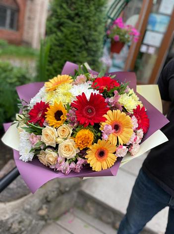Букет цветов из: Герберы, Ромашки, Хризантемы, Розы и Подсолнухи в Двуреченске