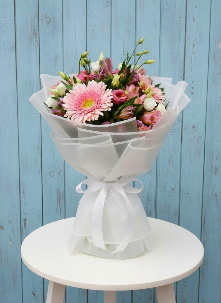 Букет цветов из: Герберы, Альстромерии и Лизиантусы в Двуреченске