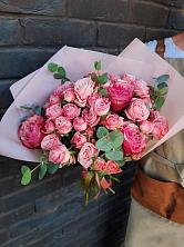Букет розы в пальмах в Двуреченске Букет цветов из: Розы в Двуреченске