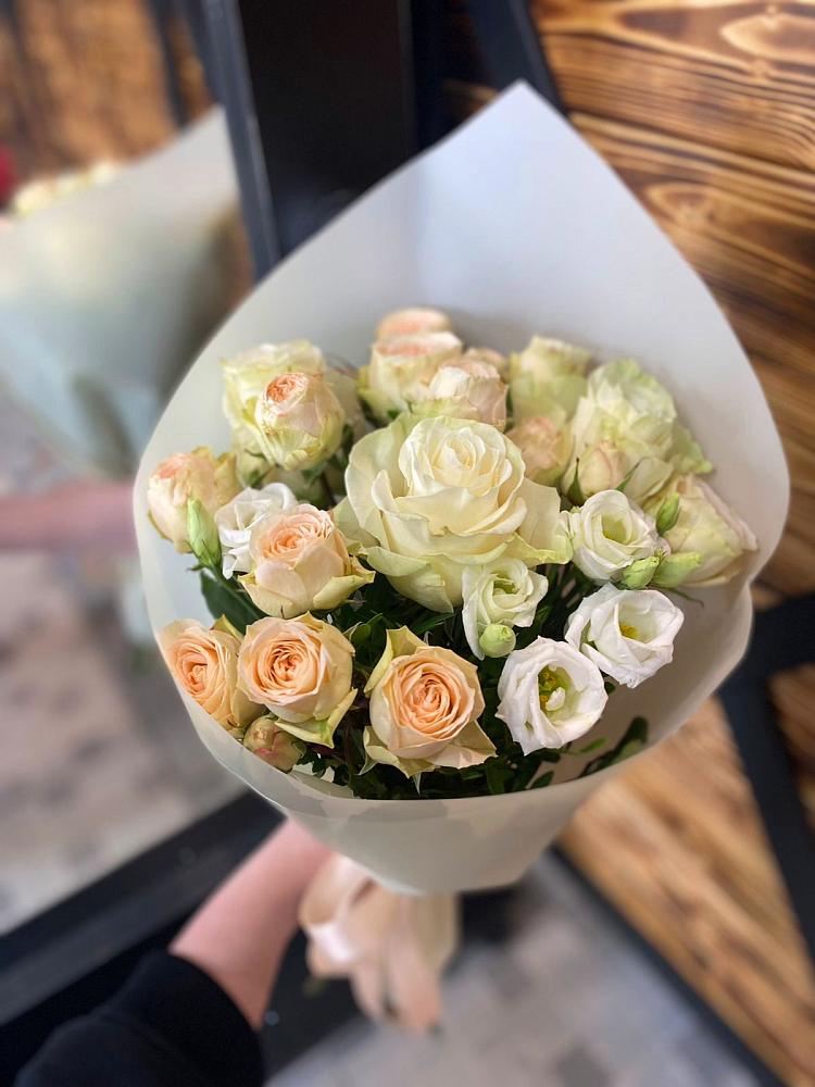 Букет цветов из: Розы и Лизиантусы в Двуреченске